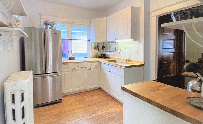 Building Photo - Coming soon - 3 BED 1 BATH -  start date to be determined.