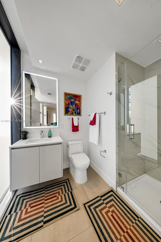 Building Photo - 700 NE 24th St