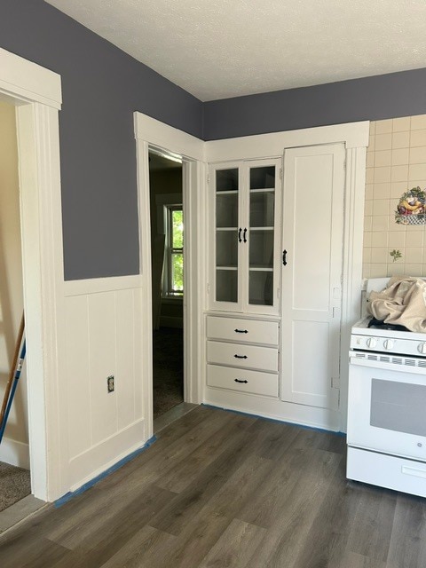 Building Photo - 220 Young St