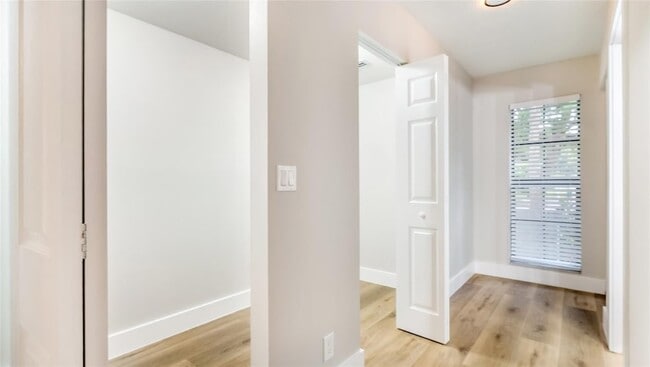 Building Photo - 6411 NW 54th Dr