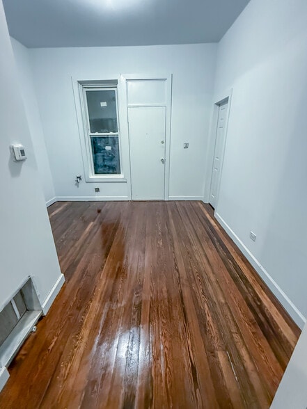 Building Photo - 8714 S Commercial Ave