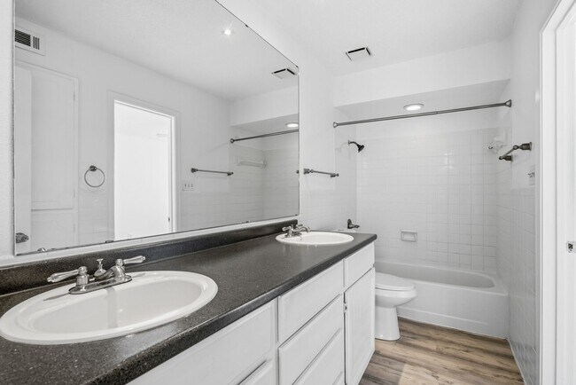 Building Photo - 2729 Hurstview Dr