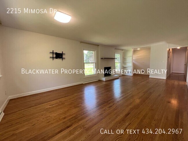 Building Photo - 2215 Mimosa Dr