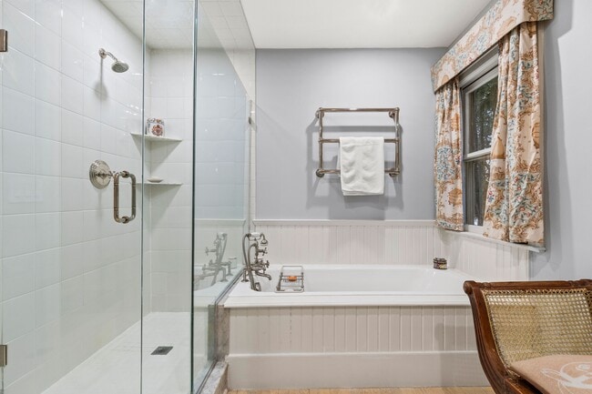 Building Photo - 13 Lockwood Ave