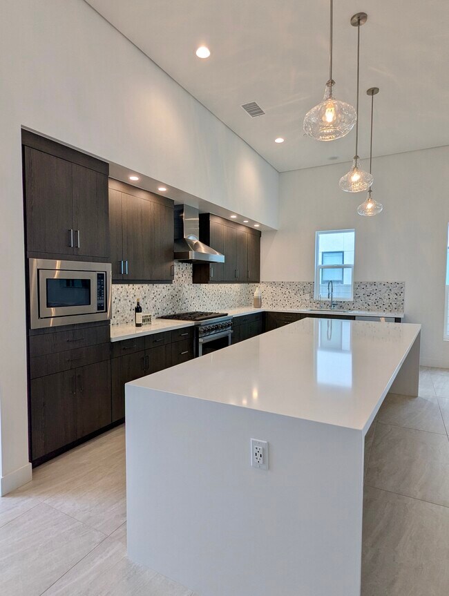 Building Photo - 3402 Ambassador Dr