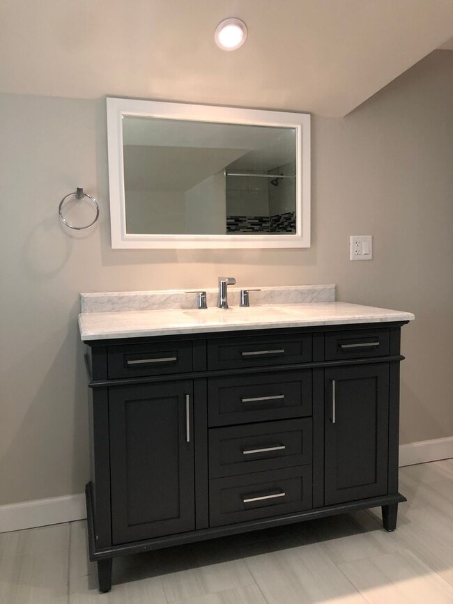 Building Photo - Large remodeled 4bed/2bath close to schools and transportation!