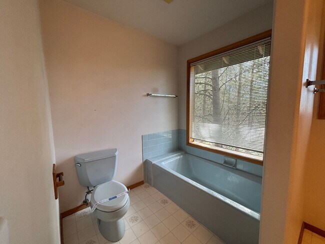 Building Photo - Stunning 3 Bed/ 2.5-Bath Home on the River...