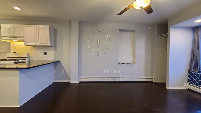Building Photo - 2019 Palisade Ave