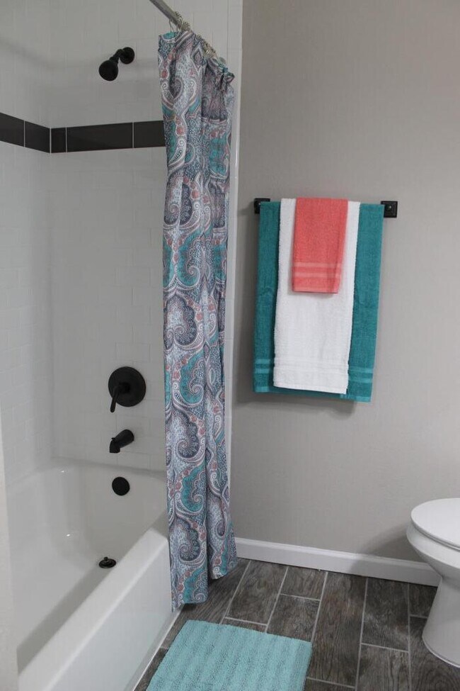 Building Photo - 777 Bateswood Dr