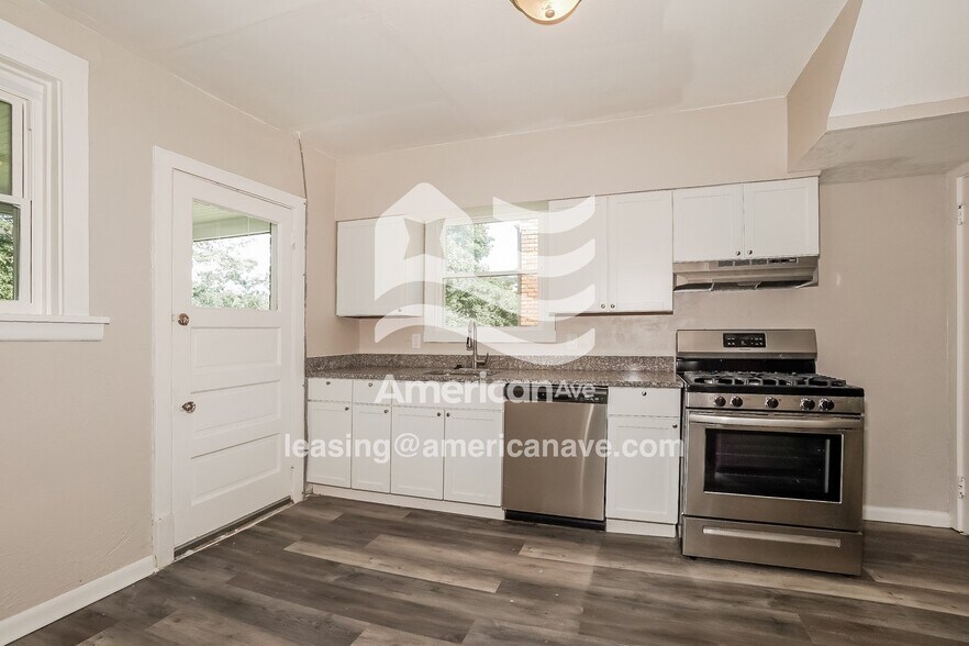 Building Photo - 803 Eathan Ave