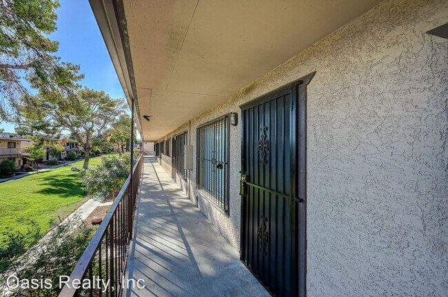 Building Photo - 1 br, 1 bath House - 605 S. Royal Crest Ci...