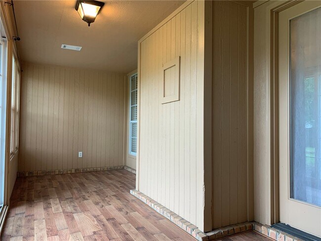Building Photo - 1302 N Flamingo Rd