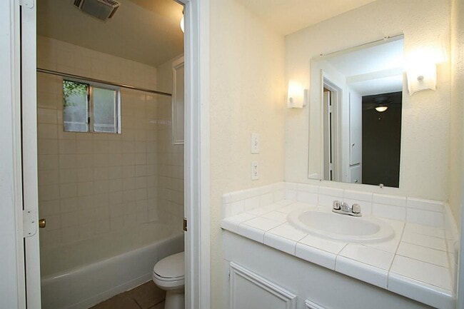Building Photo - 3702 Flora St