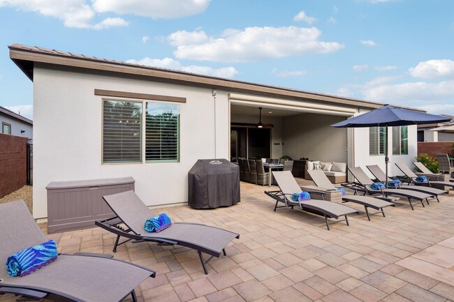 Building Photo - 51725 Pinnacle Vis Dr