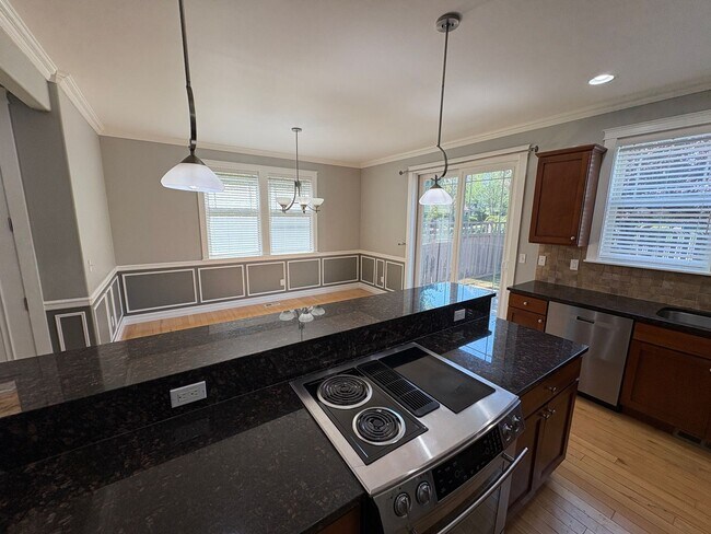 Building Photo - 2504 Fir Crest Blvd