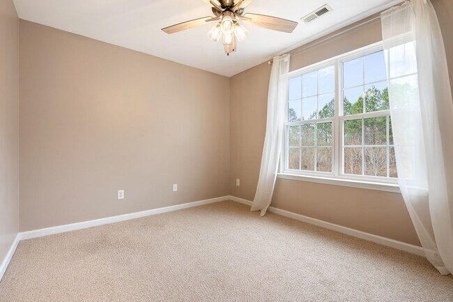 Building Photo - Conveniently located 2-bedroom, 2.5-bathroom home in Morrisville, NC