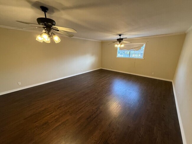 Building Photo - SPACIOUS HOME FOR RENT IN SUNGATE!