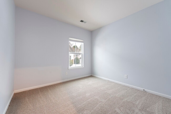 Building Photo - 586 Harrison Dr NW