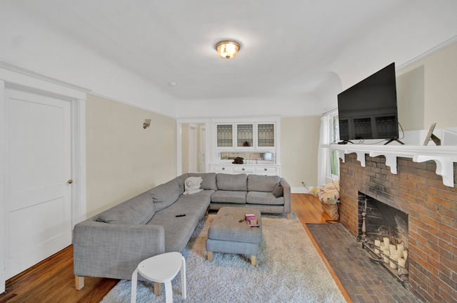 Building Photo - 826 Hamlin St