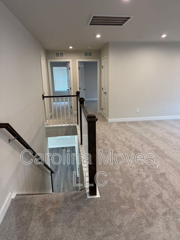 Building Photo - 7071 Glass Ct