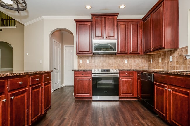 Building Photo - 113 Tyre Dr