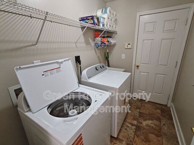 Building Photo - 1505 Majestic View Ln