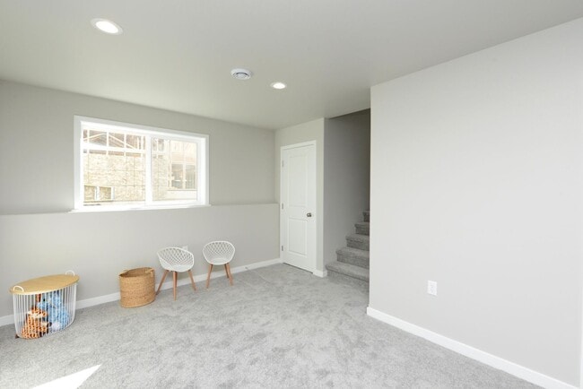 Building Photo - 1223 Jill Dr W
