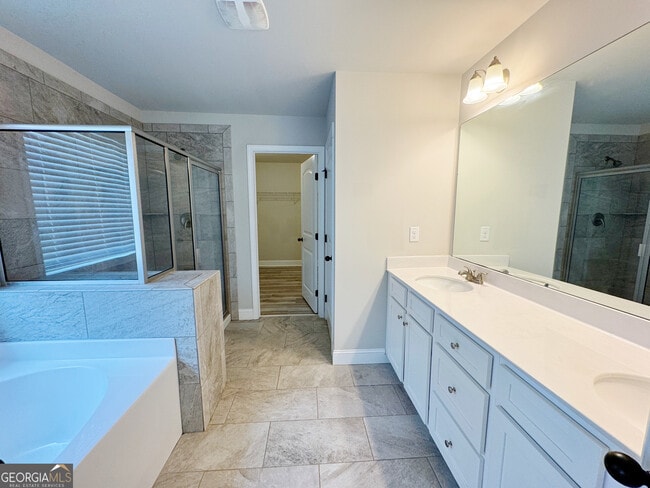 Building Photo - 732 Sanctuary Ln