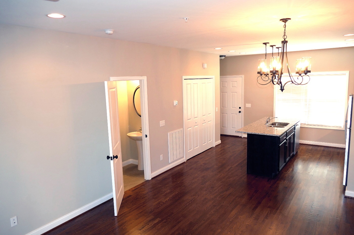 Building Photo - 914 Somerville Ct