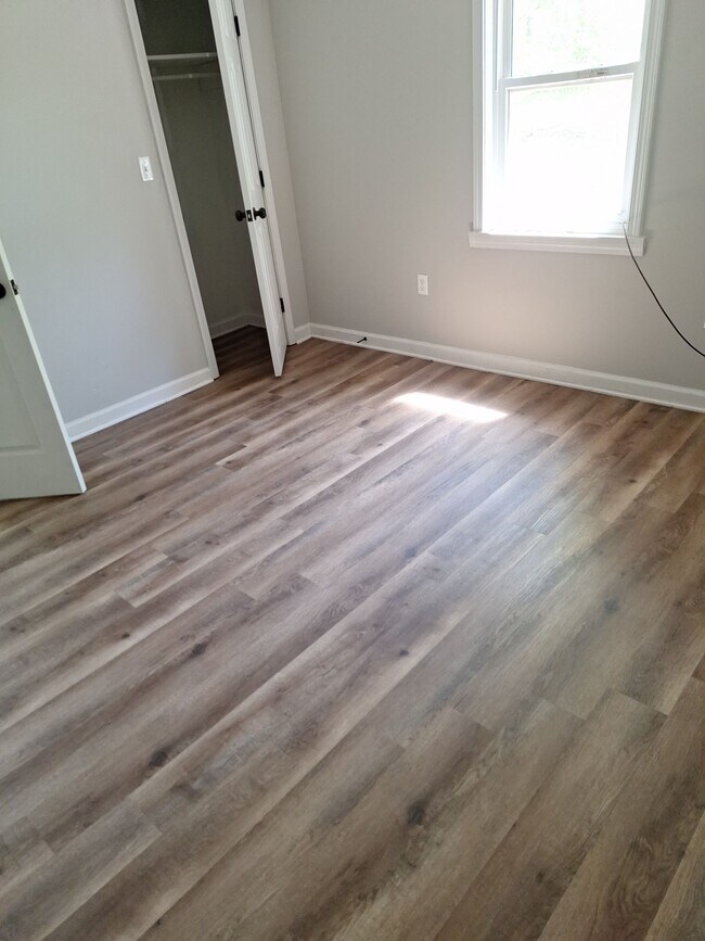 Building Photo - 811 Scott St