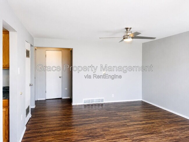 Building Photo - 595 W Dartmouth Ave