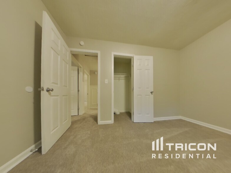 Building Photo - 1411 Wildwood Dr