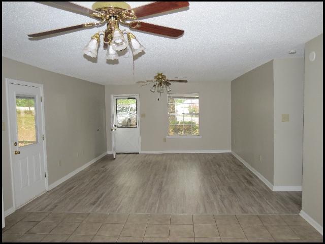 Building Photo - 609 Nan Cir