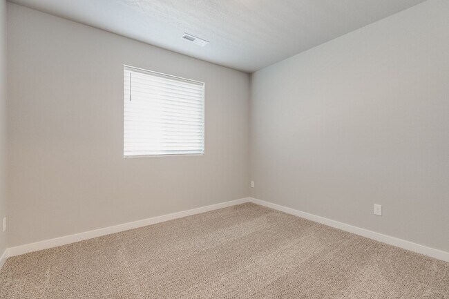 Building Photo - Now Leasing this Meridian Townhome!  Great...