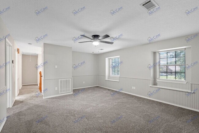 Building Photo - 606 Oak Ridge Dr