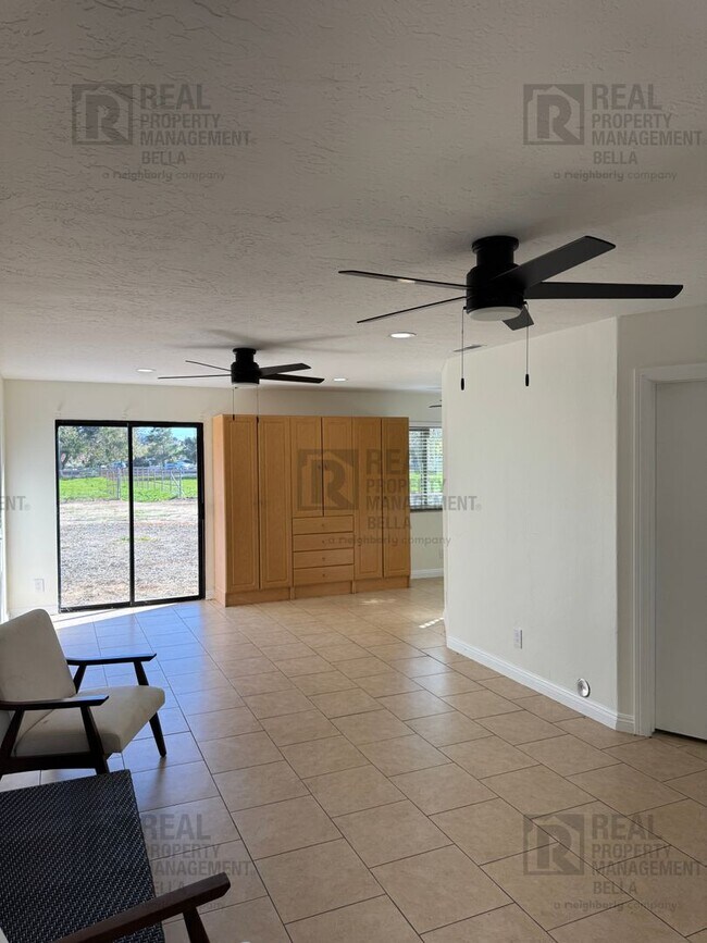 Building Photo - 7BR Single-Story Retreat on 2.7+ Acres – Spacious, Sun-Filled Living in Prime Temecula