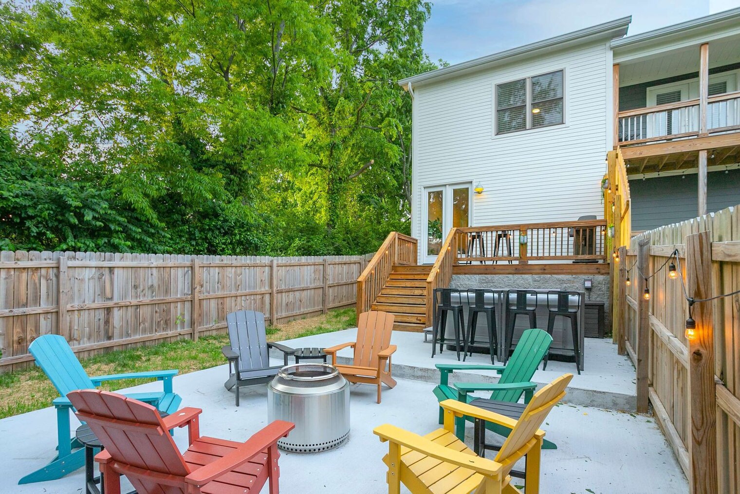 Building Photo - 559 Veritas St