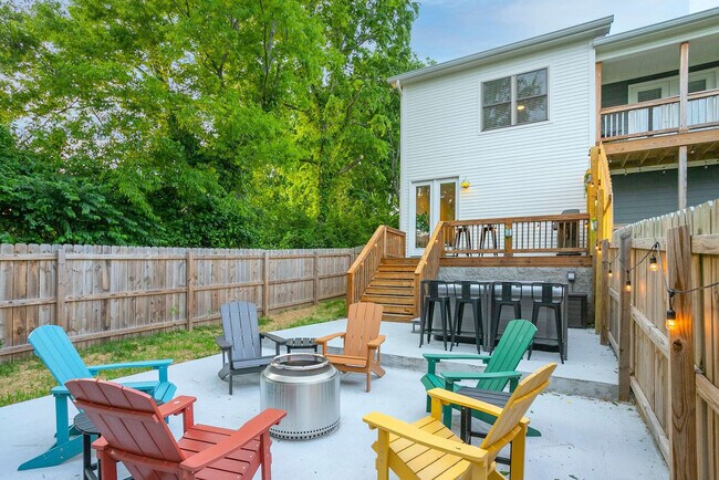 Building Photo - 559 Veritas St