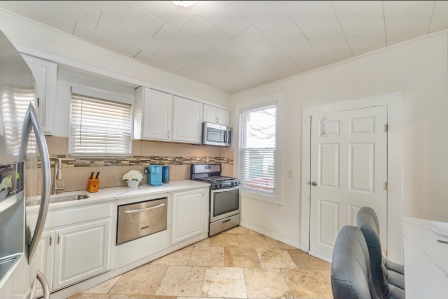 Building Photo - 45 Essex Ave