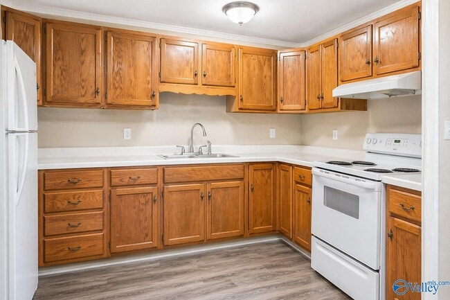 Building Photo - 3912 Pine Ave SW