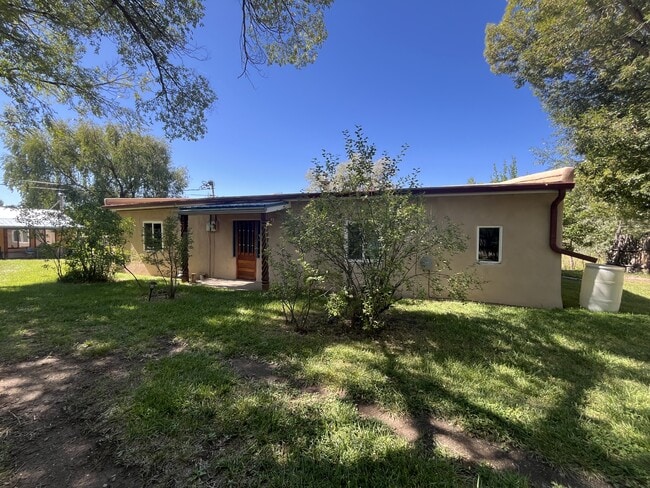 Building Photo - 507 Upper Ranchitos Rd
