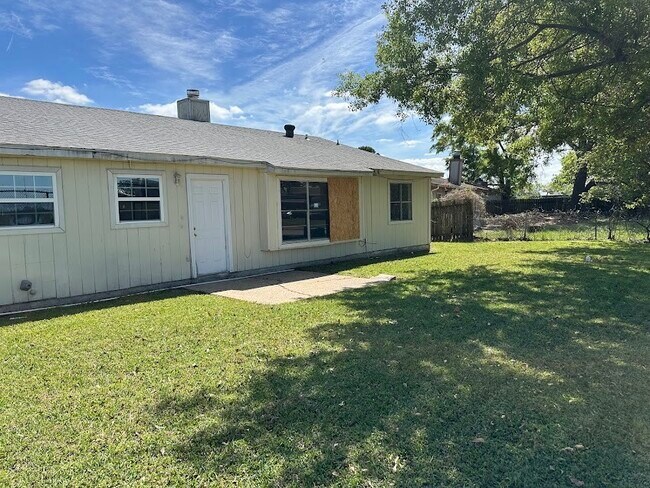 Building Photo - 8607 Sherrywood Dr