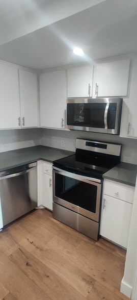 Building Photo - 745 Main St