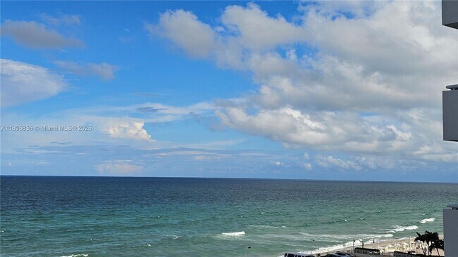 Building Photo - 3140 S Ocean Dr