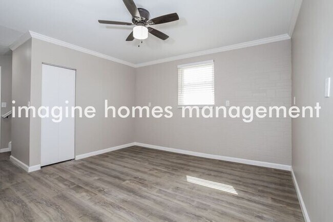 Building Photo - Available in June! Fully Renovated 4 Bedro...