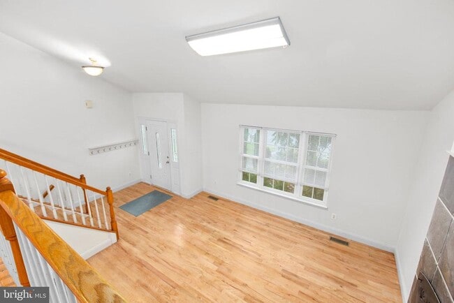 Building Photo - 53 Bloomington Ln