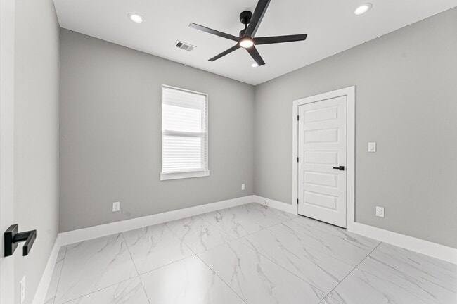 Building Photo - 9106 Everglade Dr