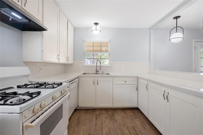Building Photo - 5504 Coventry Ln