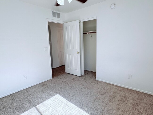 Building Photo - 3-bedroom, 2-bathroom home with walled bac...