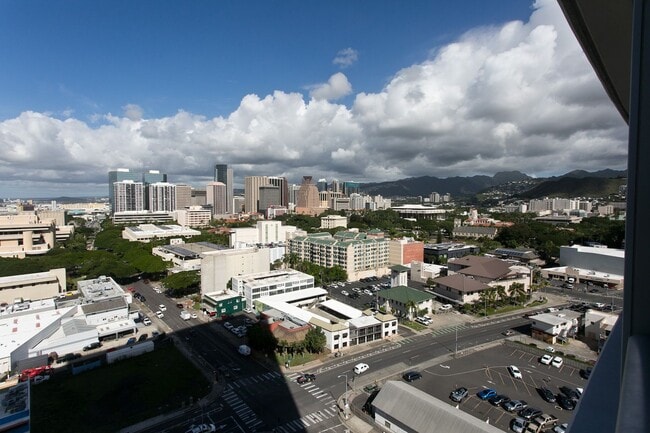 Building Photo - Available May 1st, One Bedroom One Bath Condo in Kakaako